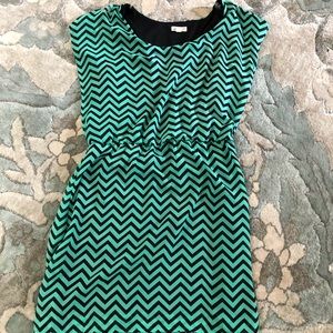 Green and black chevron dress Size M
